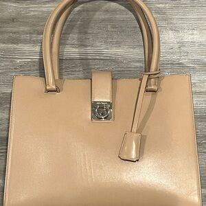 Salvatore Ferragamo Leather Shoulder Bag Tan